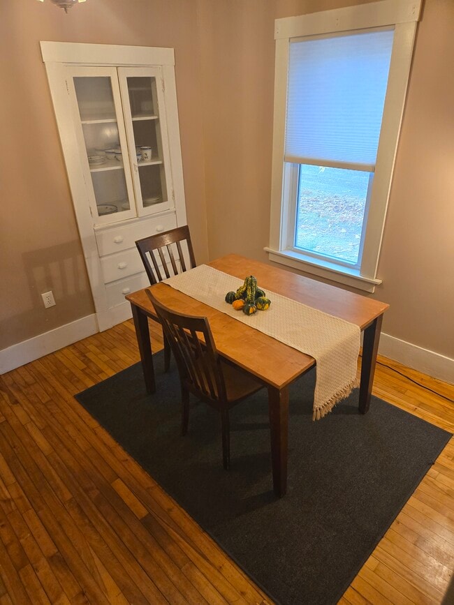353 Broadway, Unit Cozy apartment in Bangor, ME - Building Photo - Building Photo