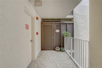 8302 Marina Villa Dr in Marathon, FL - Building Photo - Building Photo