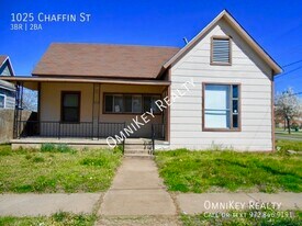 1025 E Chaffin St in Sherman, TX - Building Photo