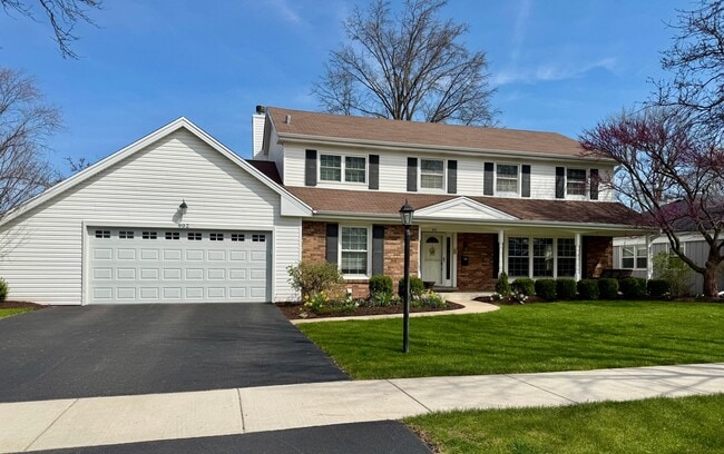 property at 902 Stratford Ln