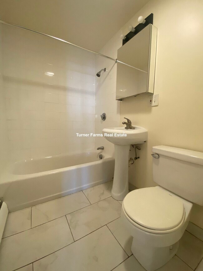 212 Kent St, Unit 23 in Brookline, MA - Foto de edificio - Building Photo