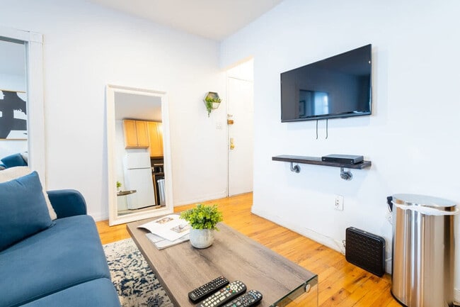 350 E 19th St in New York, NY - Building Photo - Building Photo