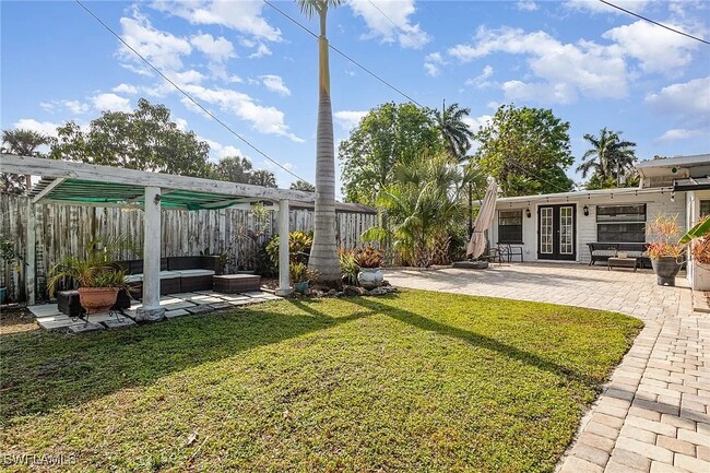 4464 E Riverside Dr in Ft. Myers, FL - Building Photo - Building Photo