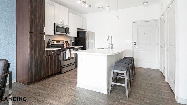 9301 Summit Centre Way, Unit 1318