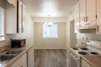 733 Pointe Ct in Tallahassee, FL - Building Photo - Building Photo