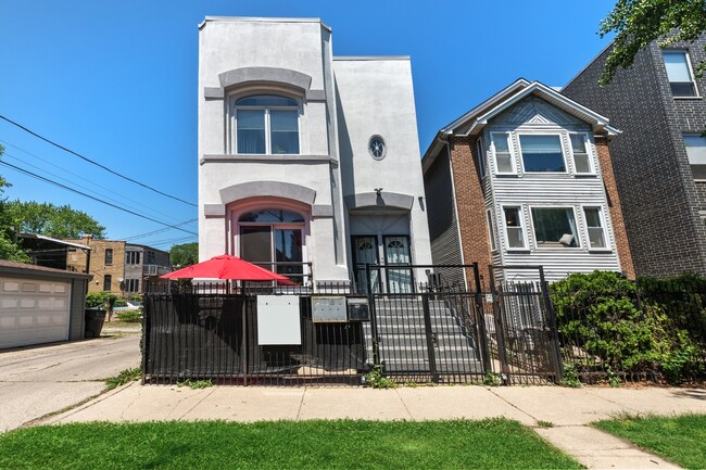 property at 2042 W Crystal St