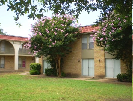 Spanish Plaza in Garland, TX - Building Photo