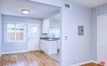 321 Cameron Pl in Glendale, CA - Building Photo - Building Photo