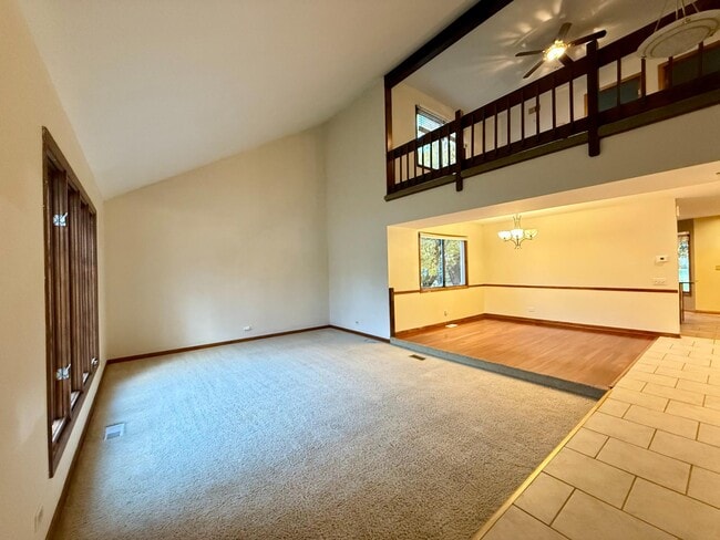 1205 N Scarlet Ct in Addison, IL - Building Photo - Building Photo