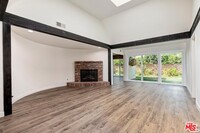 18247 Wakecrest Dr in Malibu, CA - Building Photo - Building Photo