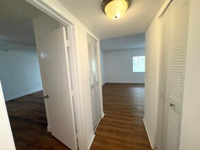 701 N Pine Island Rd, Unit 105 in Plantation, FL - Foto de edificio - Building Photo