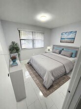 10070 NW 6th St in Pembroke Pines, FL - Foto de edificio - Building Photo