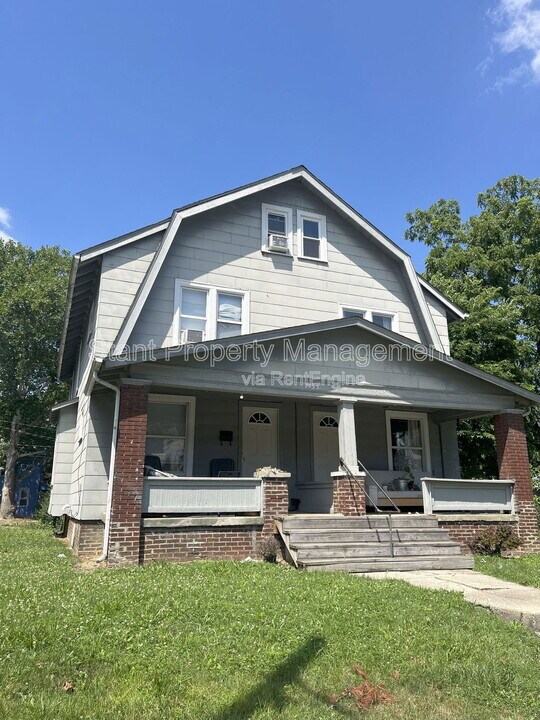 2435 Adams Ave in Columbus, OH - Building Photo