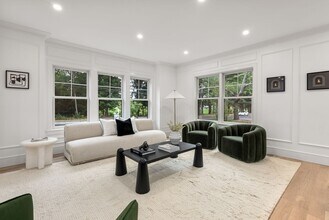 311 Dedham Ave in Needham, MA - Foto de edificio - Building Photo