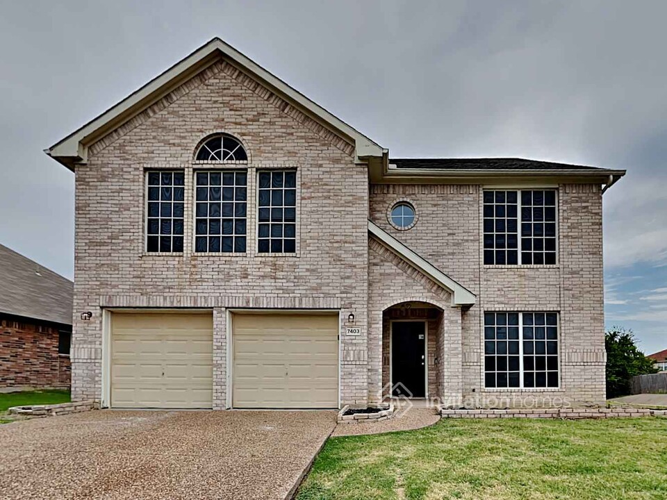 7403 Rochester Ln in Arlington, TX - Foto de edificio