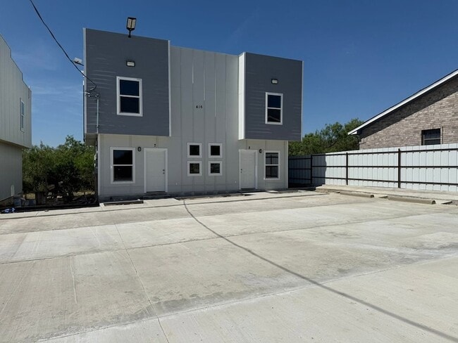 416 J R Rodriguez St in Eagle Pass, TX - Building Photo - Building Photo