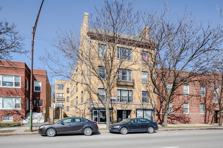 3808 W Irving Park Rd in Chicago, IL - Building Photo