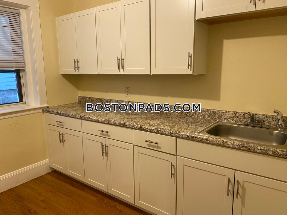16 Lakeville Rd-Unit -3 in Boston, MA - Building Photo
