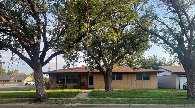 property at 4936 17th Pl