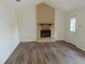 6501 Bradsher Dr in Austin, TX - Building Photo - Building Photo