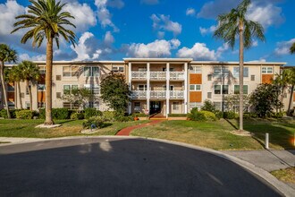 Mayfair in St. Petersburg, FL - Building Photo - Building Photo