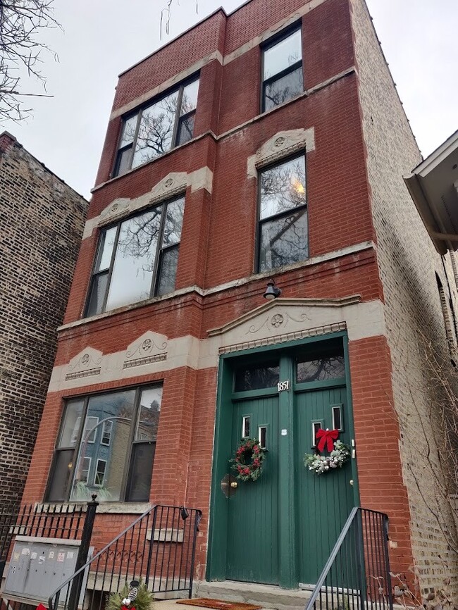 property at 1851 N Hoyne Ave