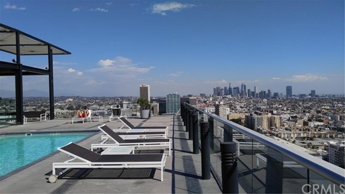 3810 Wilshire Blvd, Unit 309 in Los Angeles, CA - Building Photo