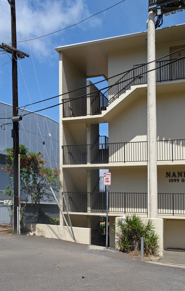 Nanihala in Honolulu, HI - Foto de edificio - Building Photo