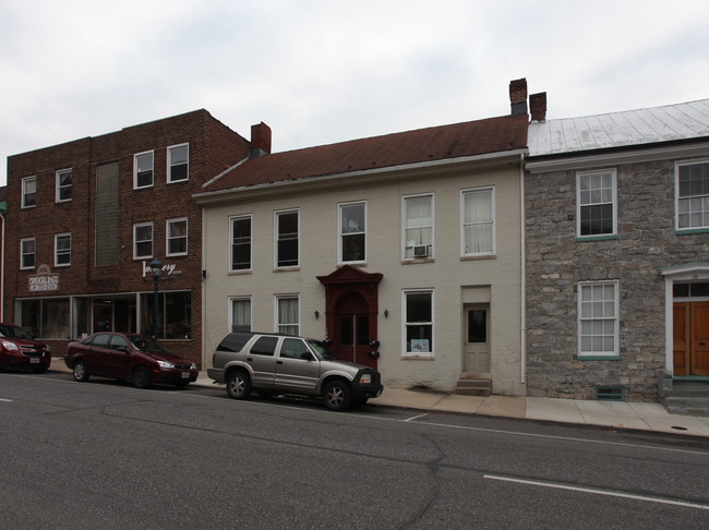 134-136 N Potomac St in Hagerstown, MD - Foto de edificio - Building Photo