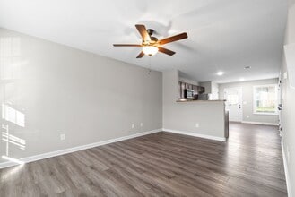 272 Smithson Ln in Clarksville, TN - Building Photo - Building Photo