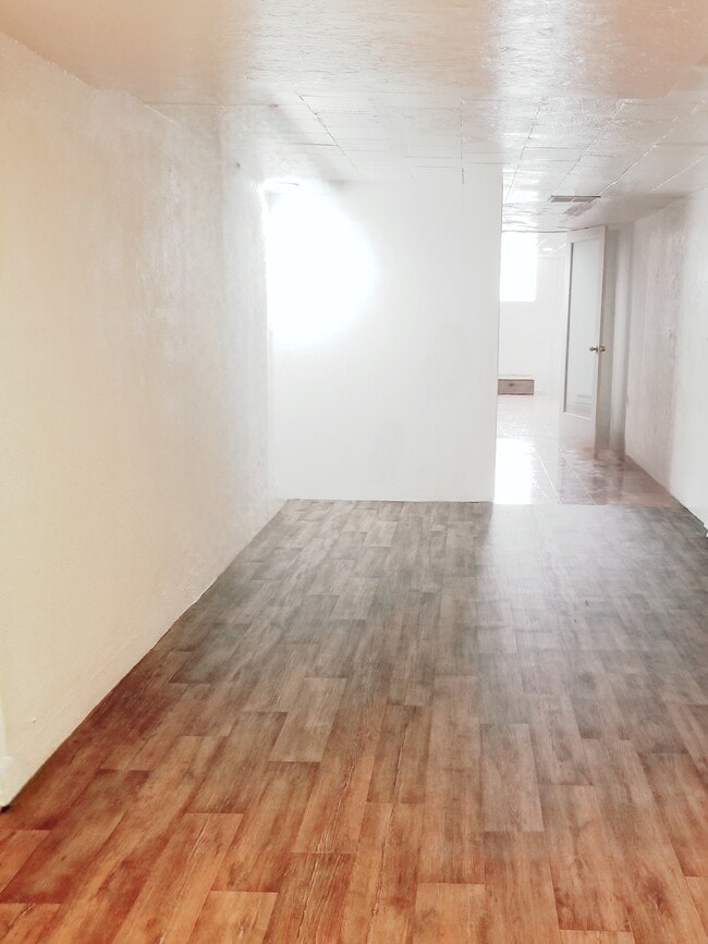 712 N Market St, Unit SUITE