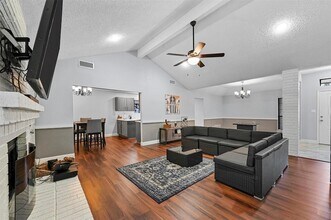 2530 Seven Hills Dr in Grand Prairie, TX - Foto de edificio - Building Photo