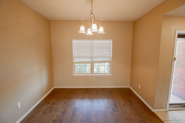 1010 Oakridge Ave in Lubbock, TX - Building Photo - Building Photo