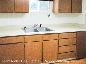 919/919.5 W A St in Moscow, ID - Foto de edificio - Building Photo