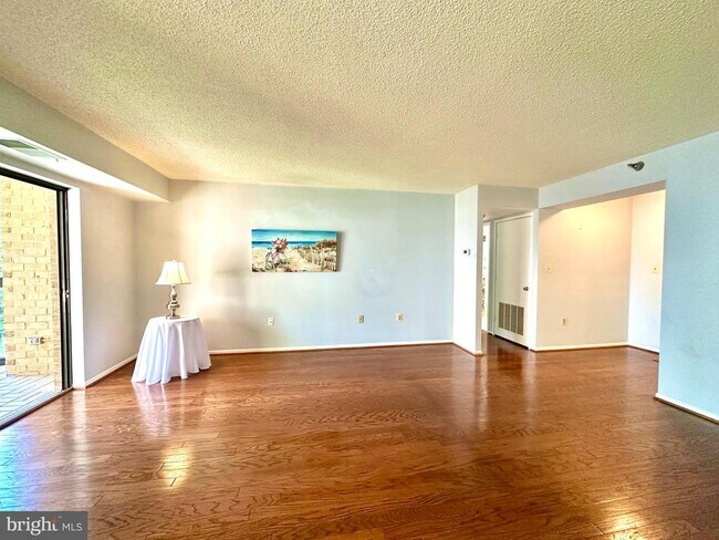 3310 N Leisure World Blvd in Silver Spring, MD - Building Photo - Building Photo