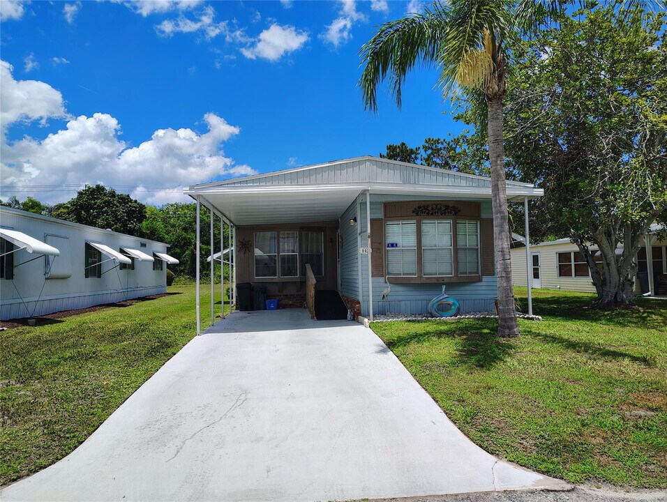 142 W Caribbean in Port St. Lucie, FL - Building Photo