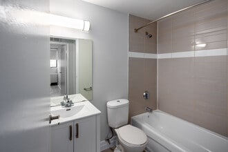 Adanac Crossing in Kitchener, ON - Building Photo - Interior Photo