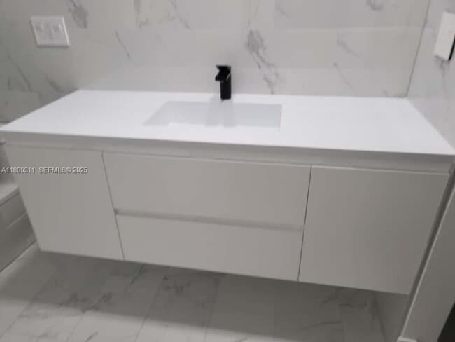 property at 1236 N Hiatus Rd