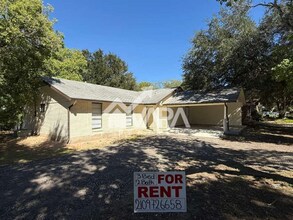 4103 Family Tree Dr in San Antonio, TX - Building Photo - Building Photo