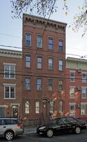 323 5th St in Jersey City, NJ - Building Photo