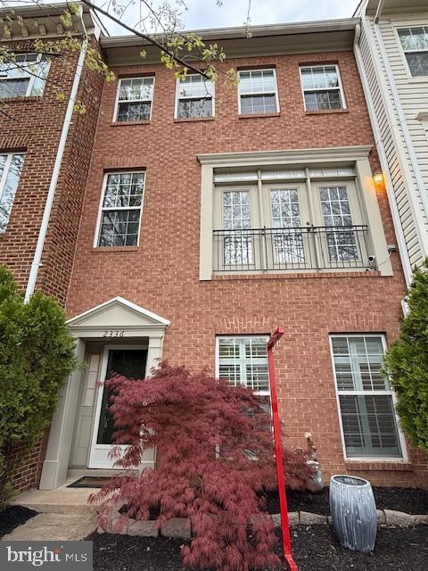 2336 Huntington Station Ct in Alexandria, VA - Foto de edificio