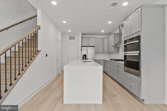 19826 Lavender Dust Sq in Ashburn, VA - Building Photo - Building Photo