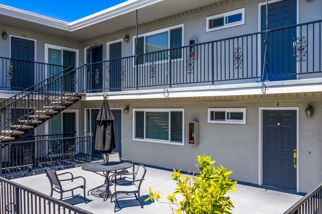 North Colonial House in San Jose, CA - Building Photo - Building Photo