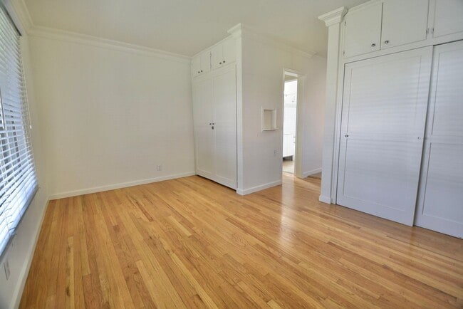 605-609 North Hollywood Way in Burbank, CA - Building Photo - Building Photo