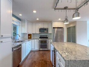 9300 NE 132nd Pl in Kirkland, WA - Building Photo - Building Photo