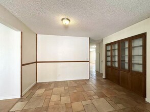 6461 W Viking Rd in Las Vegas, NV - Building Photo - Building Photo