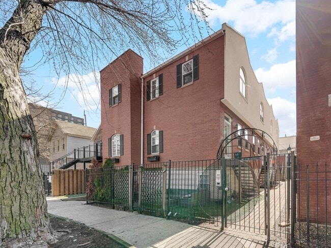 property at 1733 W Crystal St