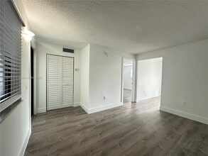 529 SW 4th St in Miami, FL - Building Photo - Building Photo