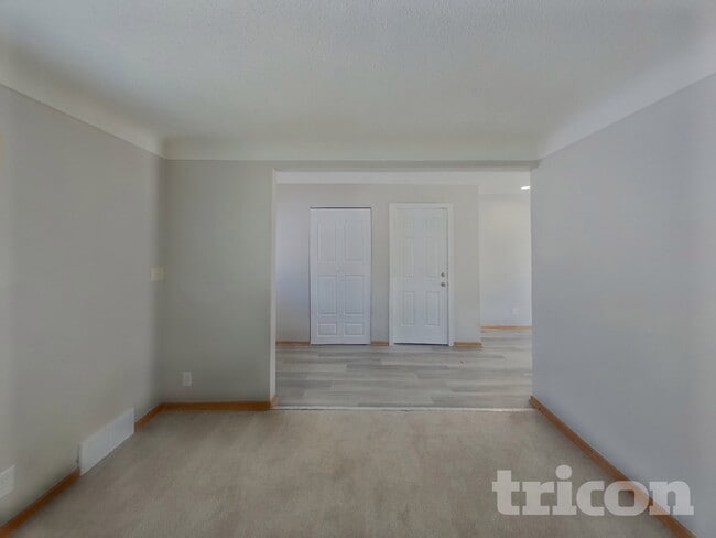 2931 Woodbridge St in Roseville, MN - Building Photo - Building Photo