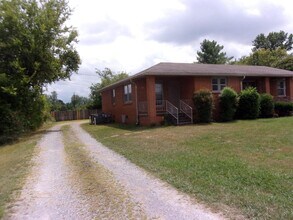 205 Westhill Dr in Lebanon, TN - Building Photo - Building Photo